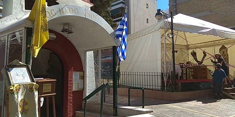 Alldaynews.gr Πιστοί συγκεντρώθηκαν σε εκκλησία στον Βύρωνα Αττικής – Έσπευσε περιπολικό