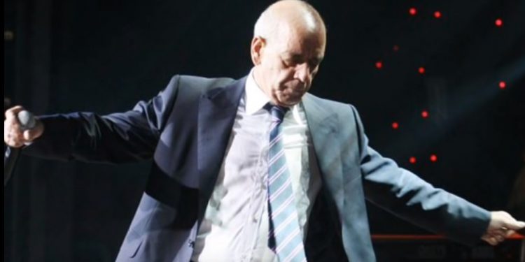 Alldaynews.gr Μητροπάνος και «Ρόζα»: Η απίστευτη ιστορία του ξεχασμένου τραγουδιού