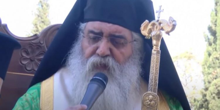 Alldaynews.gr Κορονοϊός: Τέλεσε Λειτουργία ο Μητροπολίτης Μόρφου – «Ντου» της Αστυνομίας στο ναό (vid)