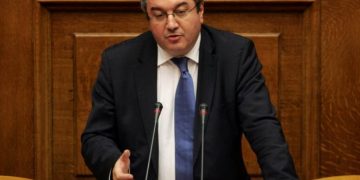 Alldaynews.gr Ηλίας Μόσιαλος: Ο άνθρωπος που κατέστρεψε το ΕΣΥ δίνει συμβουλές από τα κανάλια για τον κορονοϊό