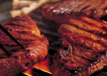 Μια μπριζόλα στα κάρβουνα έχει τόσα καρκινογόνα, όσα 600 τσιγάρα!