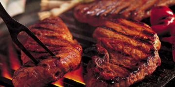 Μια μπριζόλα στα κάρβουνα έχει τόσα καρκινογόνα, όσα 600 τσιγάρα!