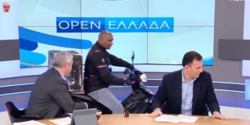 Alldaynews.gr Ντελιβεράς μπήκε με το μηχανάκι του στο πλατό του Open (vid)