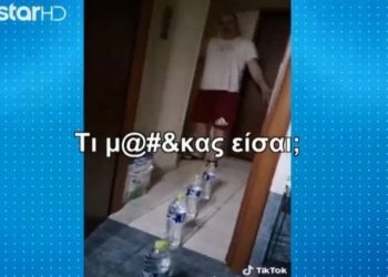 «Βγαίνουν νερά απ’το μπάνιο»: Απίθανη φάρσα στον πατέρα του που κατέληξε σε μπινελίκια (vid)