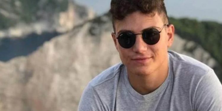 Σκηνές Αρχαίας τραγωδίας στην κηδεία του 18χρονου Νίκου Μοίραλη[photos]