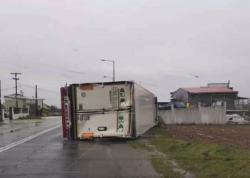 Καιρός: Ανατράπηκαν νταλίκες από τον δυνατό αέρα στην Ξάνθη!