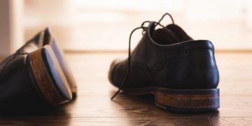 Alldaynews.gr Κορωνοϊός: Πόσο εύκολα μεταδίδεται από τα παπούτσια