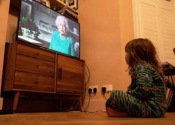 Βασίλισσα Ελισάβετ: Συγκινητική και «παγκόσμια» στο ιστορικό διάγγελμα για τον κορονοϊό (video)