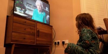 Βασίλισσα Ελισάβετ: Συγκινητική και «παγκόσμια» στο ιστορικό διάγγελμα για τον κορονοϊό (video)