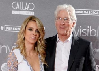 Πατέρας για τρίτη φορά στα 71 του χρόνια ο Ρίτσαρντ Γκιρ! (pic)