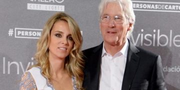 Alldaynews.gr Πατέρας για τρίτη φορά στα 71 του χρόνια ο Ρίτσαρντ Γκιρ! (pic)