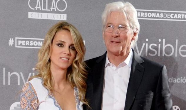 Alldaynews.gr Πατέρας για τρίτη φορά στα 71 του χρόνια ο Ρίτσαρντ Γκιρ! (pic)