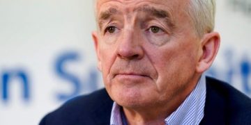 Alldaynews.gr Ιδιοκτήτης Ryanair: «Τα αεροπλάνα μας δεν θα πετάξουν με τα ”ηλίθια” μέτρα απόστασης μεταξύ επιβατών»