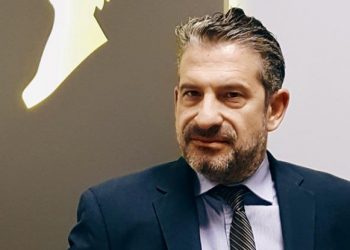 «Ήταν υγιέστατος κι έφυγε, τον πήρε ο ιός» – Συγκλονίζει ο γιος του Νικόλαου Σπανού που έσβησε από κορωνοϊό