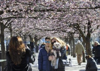 Κορωνοϊός: «Καταιγίδα» κρουσμάτων στη Στοκχόλμη – Υπό αμφισβήτηση η στρατηγική της Σουηδίας