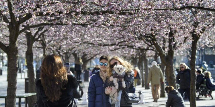 Alldaynews.gr Κορωνοϊός: «Καταιγίδα» κρουσμάτων στη Στοκχόλμη – Υπό αμφισβήτηση η στρατηγική της Σουηδίας