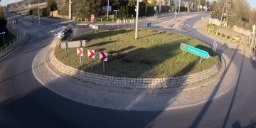 Alldaynews.gr Τρομακτικό ατύχημα με «ιπτάμενο» Suzuki Swift (pics, vid)