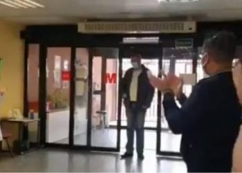 Κορωνοϊός: Το «ευχαριστώ» των γιατρών σε ταξιτζή που μετέφερε δωρεάν ασθενείς στο νοσοκομείο