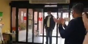 Alldaynews.gr Κορωνοϊός: Το «ευχαριστώ» των γιατρών σε ταξιτζή που μετέφερε δωρεάν ασθενείς στο νοσοκομείο