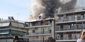 Τρίκαλα: Μεγάλη φωτιά σε διαμέρισμα στο κέντρο της πόλης (pics, video)