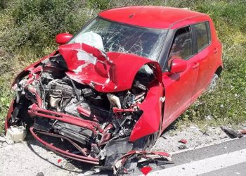 Τρομακτική καραμπόλα ενός οχήματος της Πυροσβεστικής και δύο αυτοκινήτων (pics)