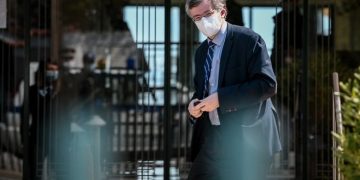 Μάθημα Ανθρωπιάς απο Τσιόδρα! Έφερε τα πάνω κάτω όταν έμαθε ότι τραυματίστηκε προσφυγόπουλο!