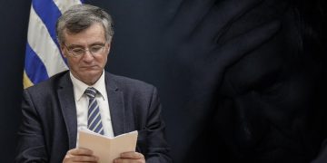 Τσιόδρας: Προσοχή, ασθενείς με ήπια συμπτώματα που θυμίζουν εγκεφαλικό, να πηγαίνουν στα νοσοκομεία