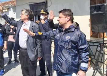 Εκρηκτική ένταση στη Λάρισα: Οργισμένοι Ρομά στους δρόμους – Σε ρόλο «πυροσβέστη» Τσιόδρας-Χαρδαλιάς (Videos)