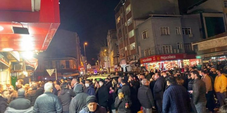 Alldaynews.gr Καταρρέει η Τουρκία: Ξύλο για λίγα τρόφιμα – Μετρά μέρες ο Ερντογάν (pics, vids)