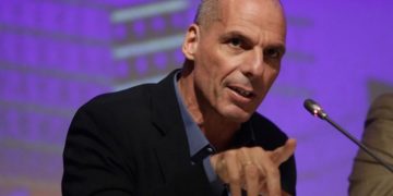 Βαρουφάκης: Δεν πήγα στην Αίγινα αλλά στην Βουλή!