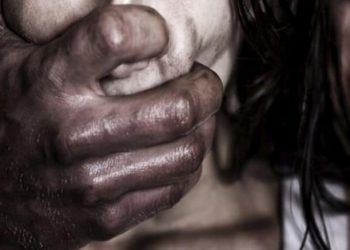 6χρονη ξυλοκοπήθηκε μέχρι θανάτου από τον πατέρα της