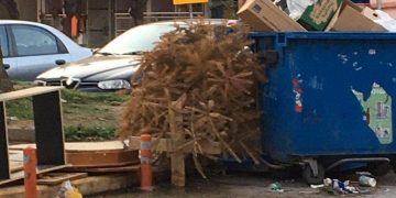 Καραντίνα: Ξεσήκωσαν αποθήκες και πατάρια οι Έλληνες. Κάνουν δουλειές και πετάνε ότι βρουν