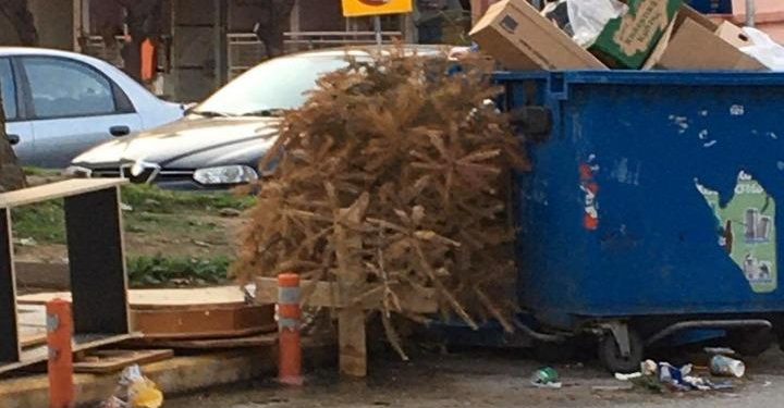 Καραντίνα: Ξεσήκωσαν αποθήκες και πατάρια οι Έλληνες. Κάνουν δουλειές και πετάνε ότι βρουν