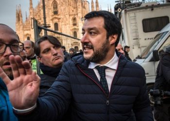 ”Κεραυνοί” Σαλβίνι προς Γερμανία: ”Η Ελλάδα ξεπούλησε τα λιμάνια της με εντολή της Μέρκελ-Μην τολμήσει το ίδιο στην Ιταλία”