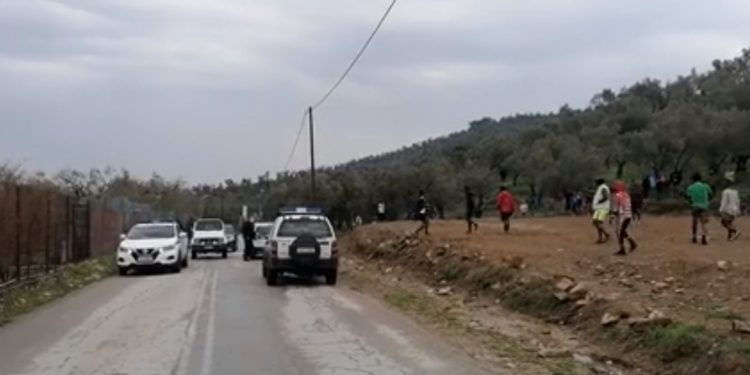 Alldaynews.gr Μόρια: Μετανάστες κοροϊδεύουν και βήχουν επιδεικτικά σε άντρες της ΟΠΚΕ – Βίντεο ντοκουμέντο