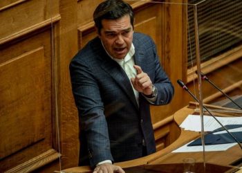 Τσίπρας προς Μητσοτάκη: «Ερωτοτροπείτε με τον ολοκληρωτισμό»