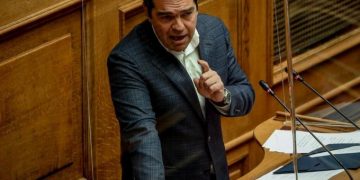 Τσίπρας προς Μητσοτάκη: «Ερωτοτροπείτε με τον ολοκληρωτισμό»