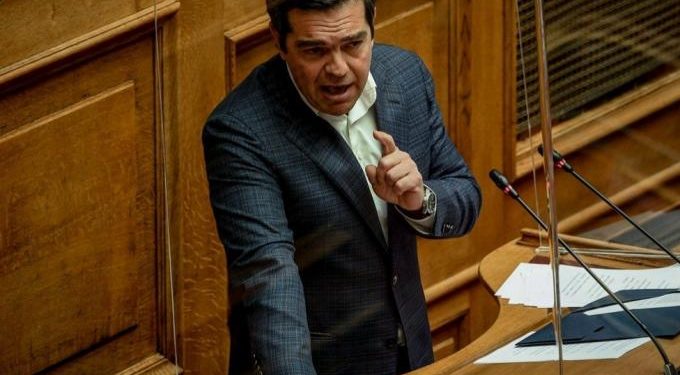 Τσίπρας προς Μητσοτάκη: «Ερωτοτροπείτε με τον ολοκληρωτισμό»