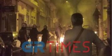 Alldaynews.gr ΠΡΙΝ ΑΠΟ ΛΙΓΟ: Καταδρομική επίθεση με μολότοφ σε αστυνομικούς στην Θεσσαλονίκη (pics, video)
