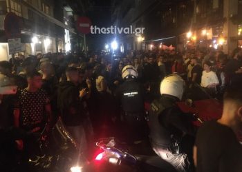 Θεσσαλονίκη: Ένταση και ξύλο στην Κορομηλά – Συνωστισμός στα take away για ένα ποτάκι (pics, video)