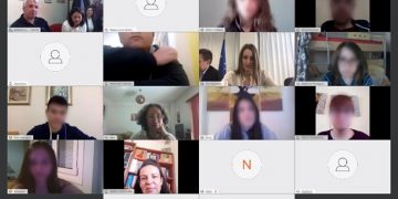 Σε σχολείο της Δευτεροβάθμιας στην Αθήνα: Συνδέθηκε σε διαδικτυακό μάθημα και κατέβασε το παντελόνι του μπροστά στην κάμερα