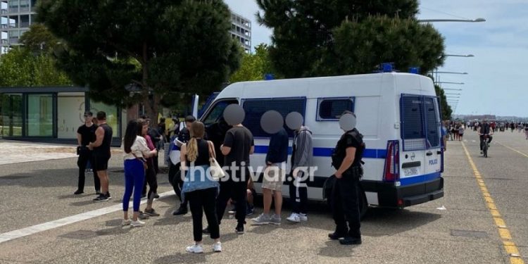 ΠΡΙΝ ΛΙΓΟ στη Θεσσαλονίκη: Άγνωστοι επιτέθηκαν σε 32χρονο που φορούσε μπλουζάκι με το αστέρι της Βεργίνας