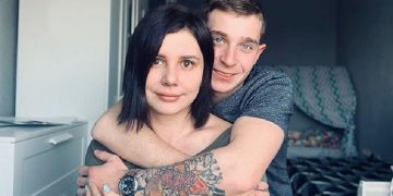 Alldaynews.gr Σάλος για influencer που παντρεύεται τον θετό γιο της – ΦΩΤΟ