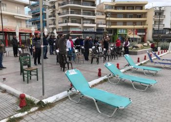 Άδειες καρέκλες και ξαπλώστρες στην Περαία – Ανάστατοι οι επαγγελματίες της εστίασης (pics, video)