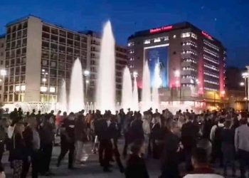 Η Έλενα Ακρίτα καρφώνει τον Υπουργό για τον συνωστισμό στα εγκαίνια της Ομόνοιας: «Τι έγινε κύριε Χρυσοχοϊδη;» (Pics)