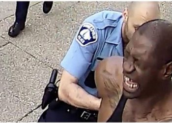 Φανταστείτε τι υπέμεινε αυτά τα εννέα λεπτά, εκλιπαρώντας για μια ανάσα, εκλιπαρώντας για τη ζωή του