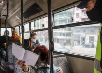 Θεσσαλονίκη: Έκανε το εσώρουχό του μάσκα και μπήκε στο λεωφορείο[photo]