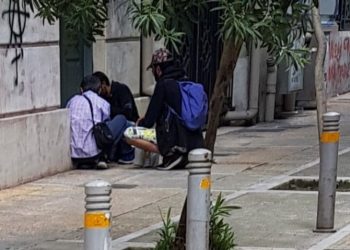 Στέκια θανάτου στο Κέντρο της Αθήνας-Οι έμποροι ναρκωτικών έπιασαν ξανά… δουλειά[photos]