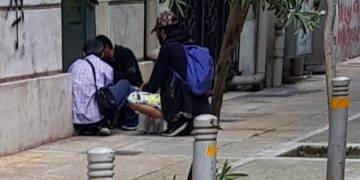 Στέκια θανάτου στο Κέντρο της Αθήνας-Οι έμποροι ναρκωτικών έπιασαν ξανά… δουλειά[photos]
