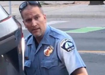 Ένοχο το παρελθόν του αστυνομικού που σκότωσε τον Τζορτζ Φλόιντ